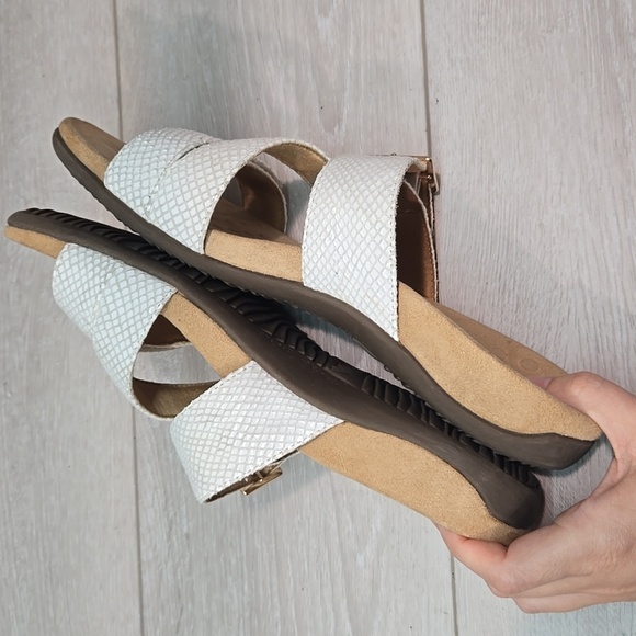 Vionic Women's Skylar Leather Strappy Sandals Flats Shoes Sz10 - Picture 6 of 9